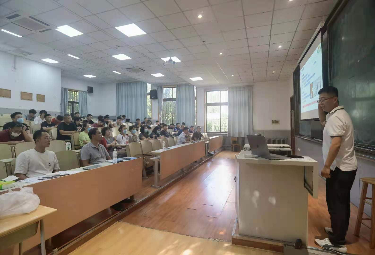 说明: 0c45ef2044633e1db7d8d455e469923